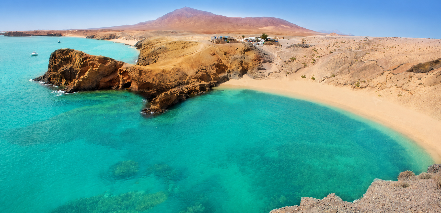 Playa de Papagayo turquoise cove